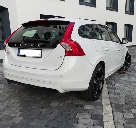 Volvo V60 cena 46900 przebieg: 227000, rok produkcji 2015 z Kraków małe 191